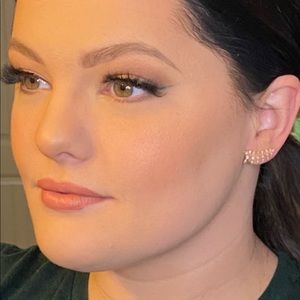 Meet your Posher, Caitlin